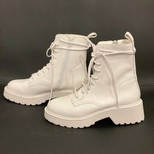Never worn Steve Madden white combat boot